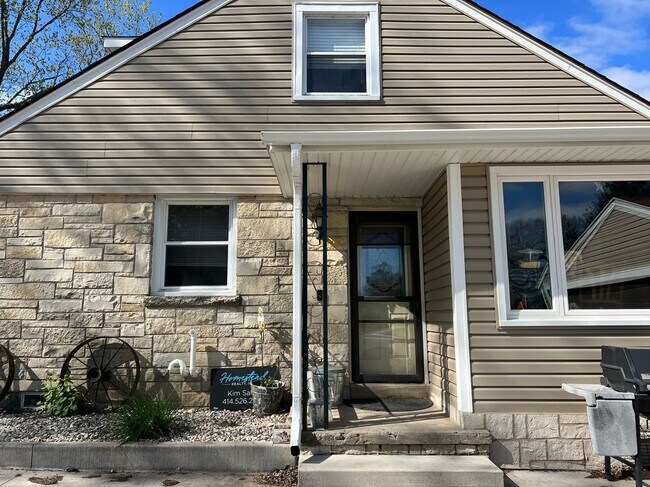 Building Photo - S80W19060 Janesville Rd