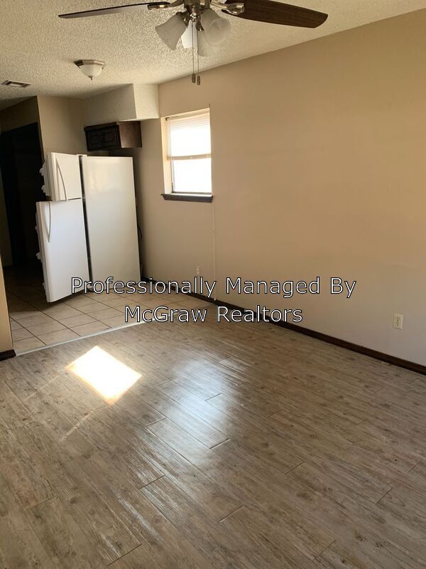 Building Photo - 2609 Oakhurst Dr