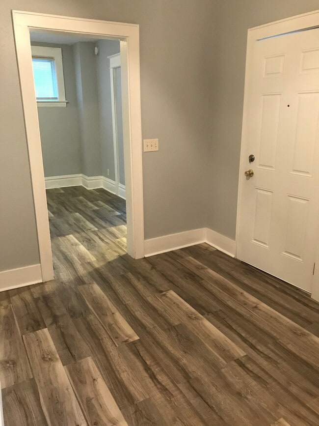 Foto del edificio - 447 Barth Ave SE