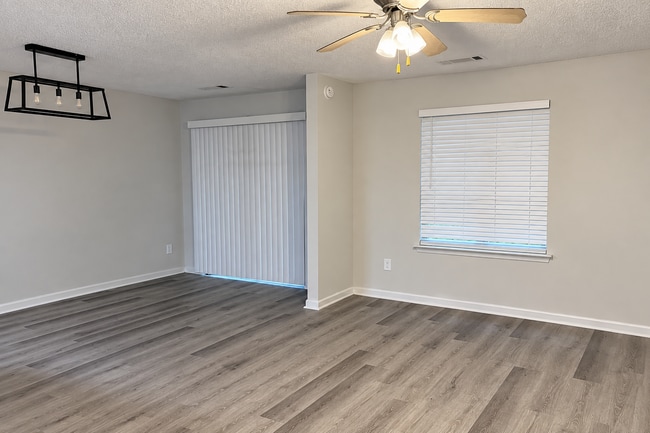 Building Photo - 1445 Maple Valley Ct