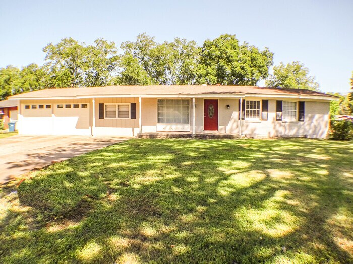 Room For All. This Beauty is Now Available House Rental in Midfield