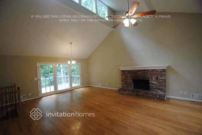 Foto del edificio - 100 Parkcreek Ct