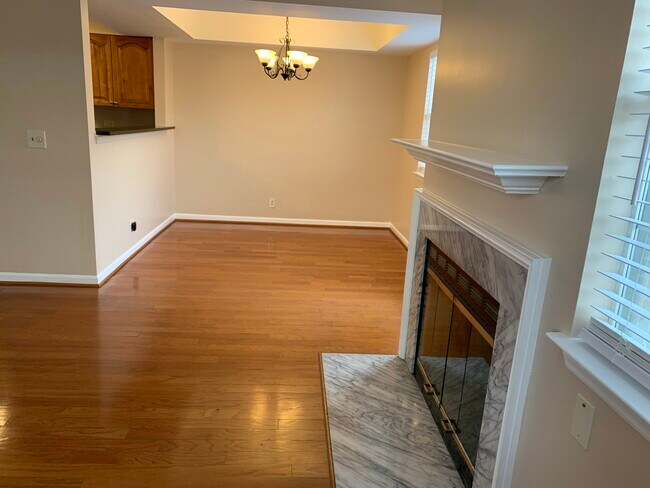 Foto del edificio - 5708 Chapman Mill Dr