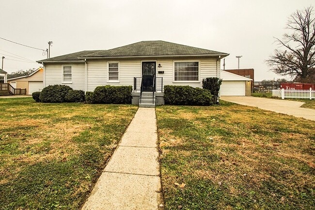 Building Photo - Completely Renovated 3 Bedroom 1 Bathroom Home