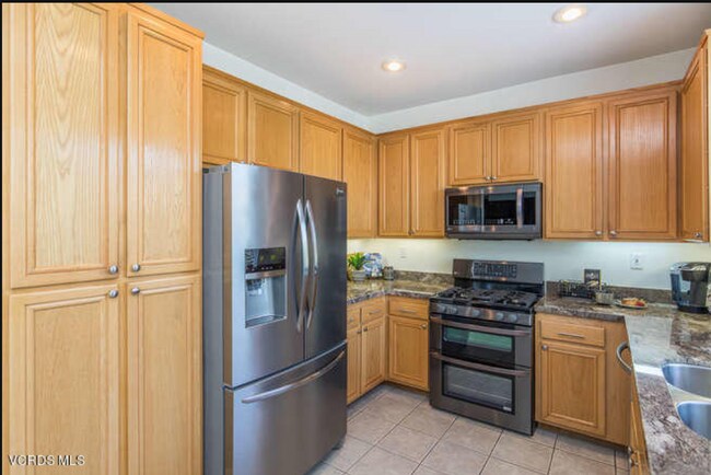 Antes de pintar los gabinetes - 530 Bannister Way