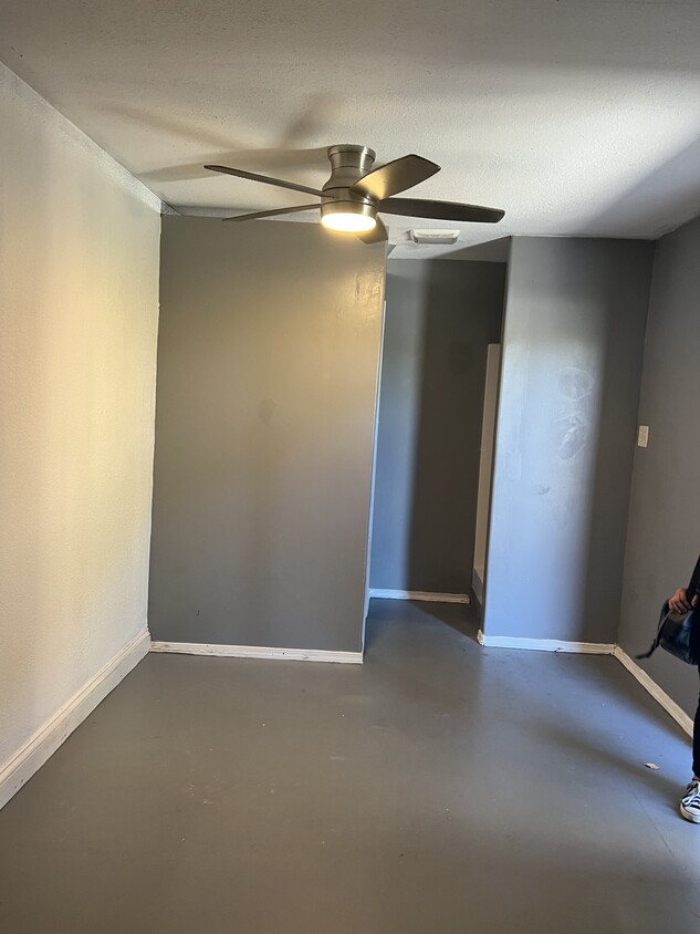 Small Studio with all the bills paid by owners. - 5725 King Ave