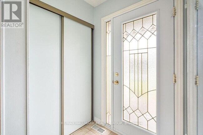 Building Photo - 390 Place Pauline Charron