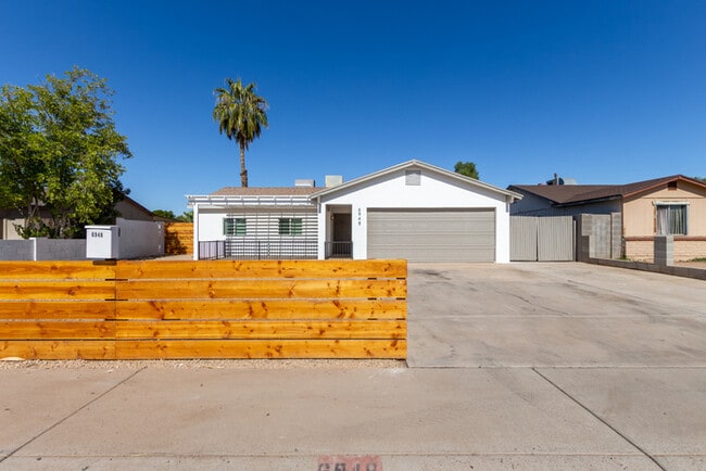 Building Photo - 3 bedroom home