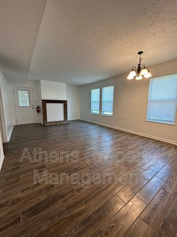 Primary Photo - 105 Howell Way