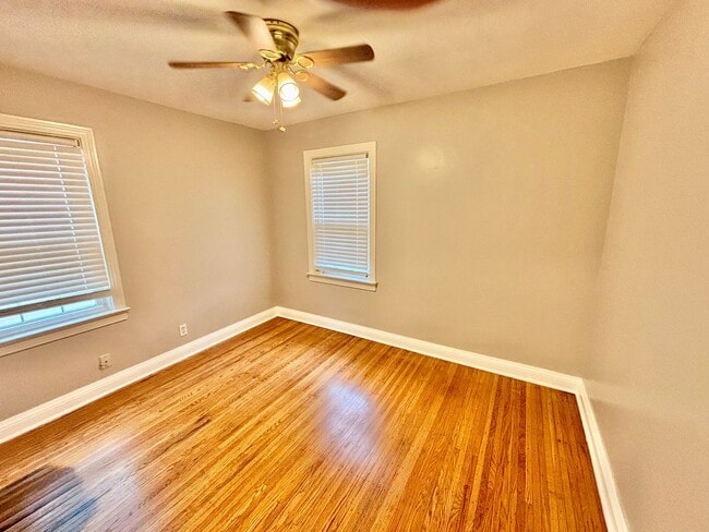 Photo - 3b /1 ba House on Berry Blvd - Fenced, Basement, Pets OKAY!