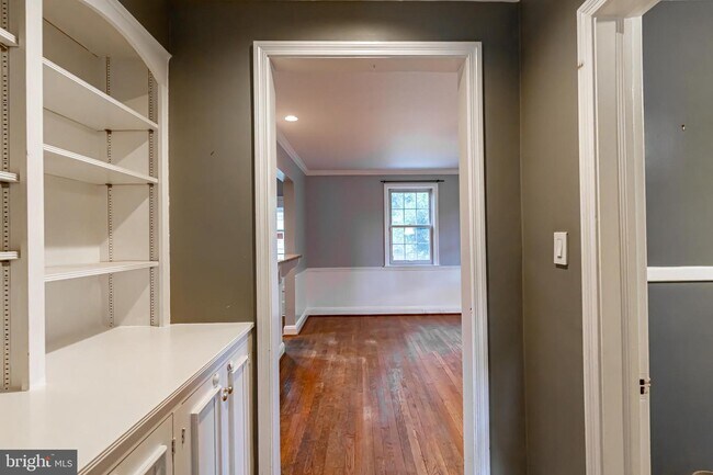Building Photo - 6435 Blenheim Rd