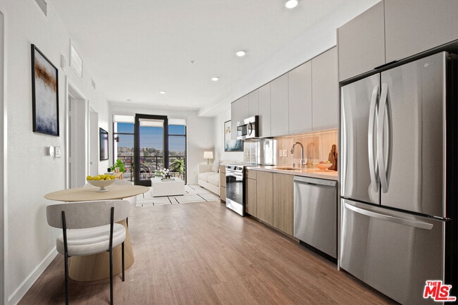 Foto del edificio - 200 N Vermont Ave