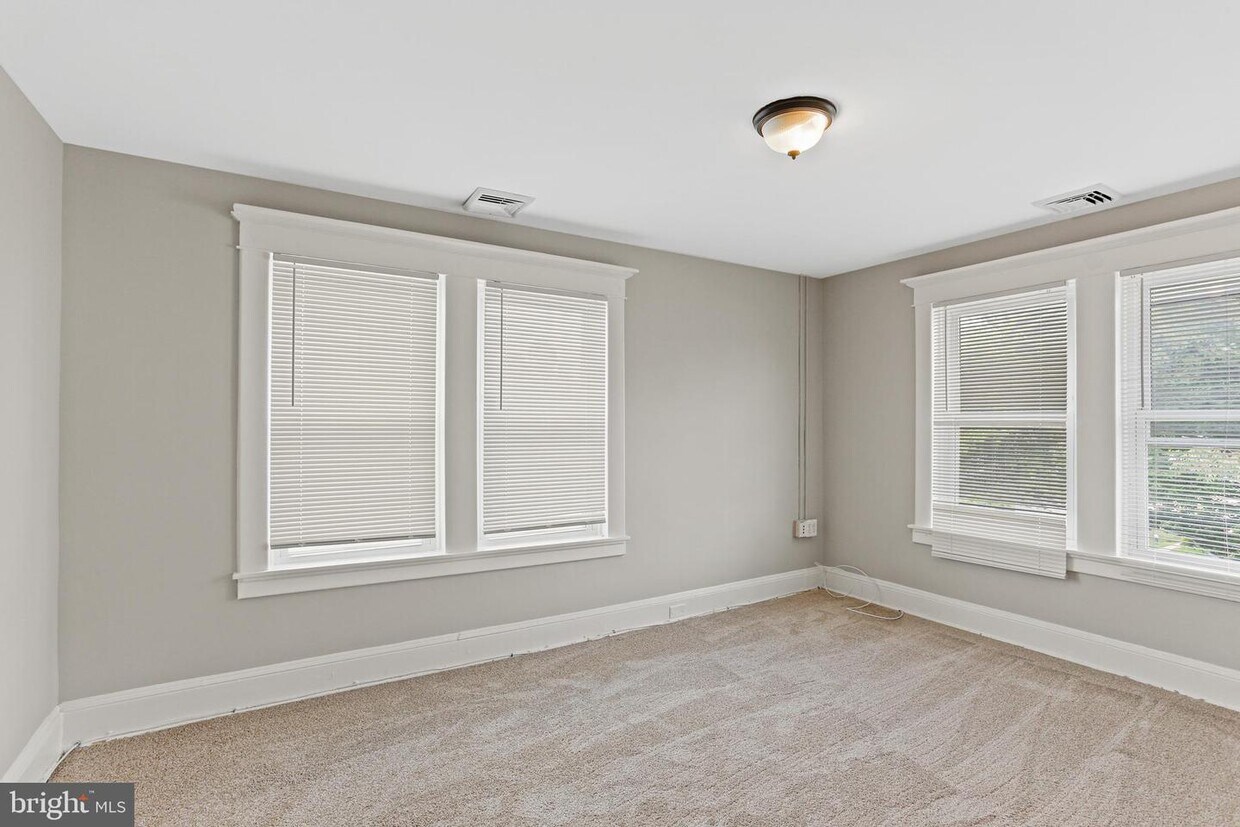 6 E Ridgeville Blvd Unit B, Mount Airy, MD 21771 Room for Rent in