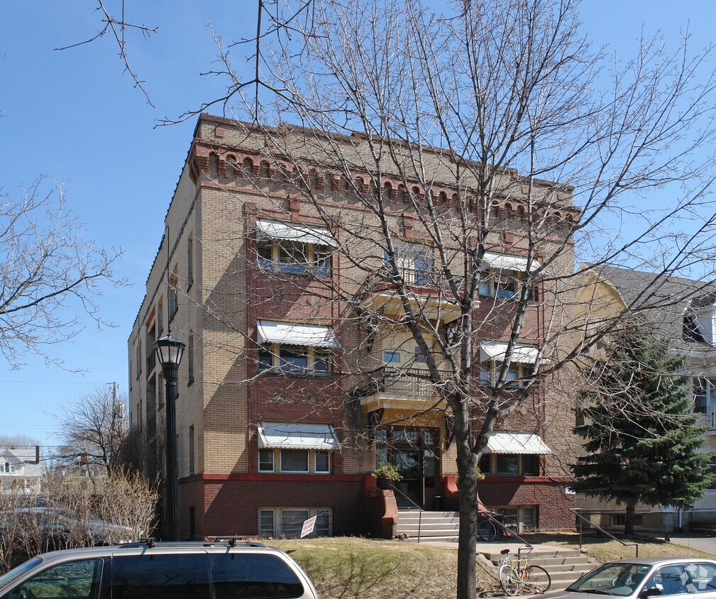 Foto del edificio - 2429 Emerson Ave S