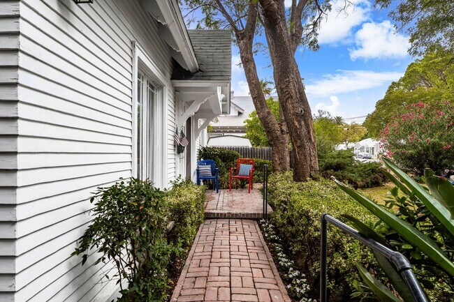 Building Photo - Beautiful Home