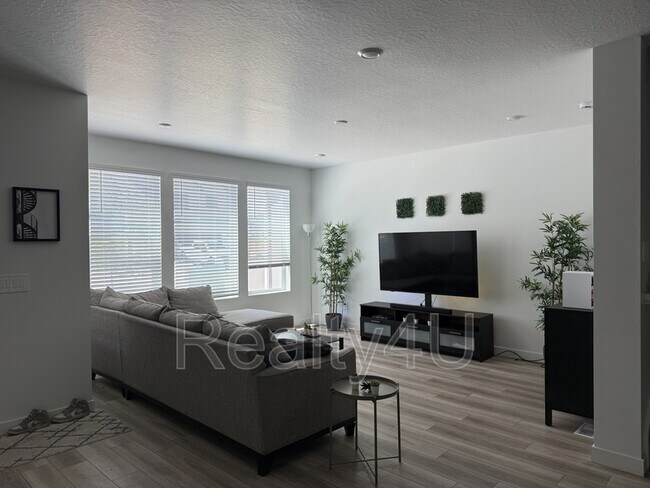 Foto del edificio - 10026 Dorado Wy