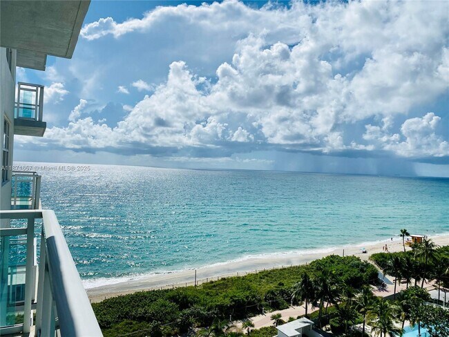 Foto del edificio - 6917 Collins Ave