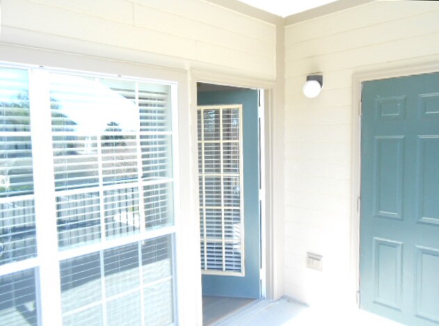 Building Photo - 7800 Point Meadows Dr
