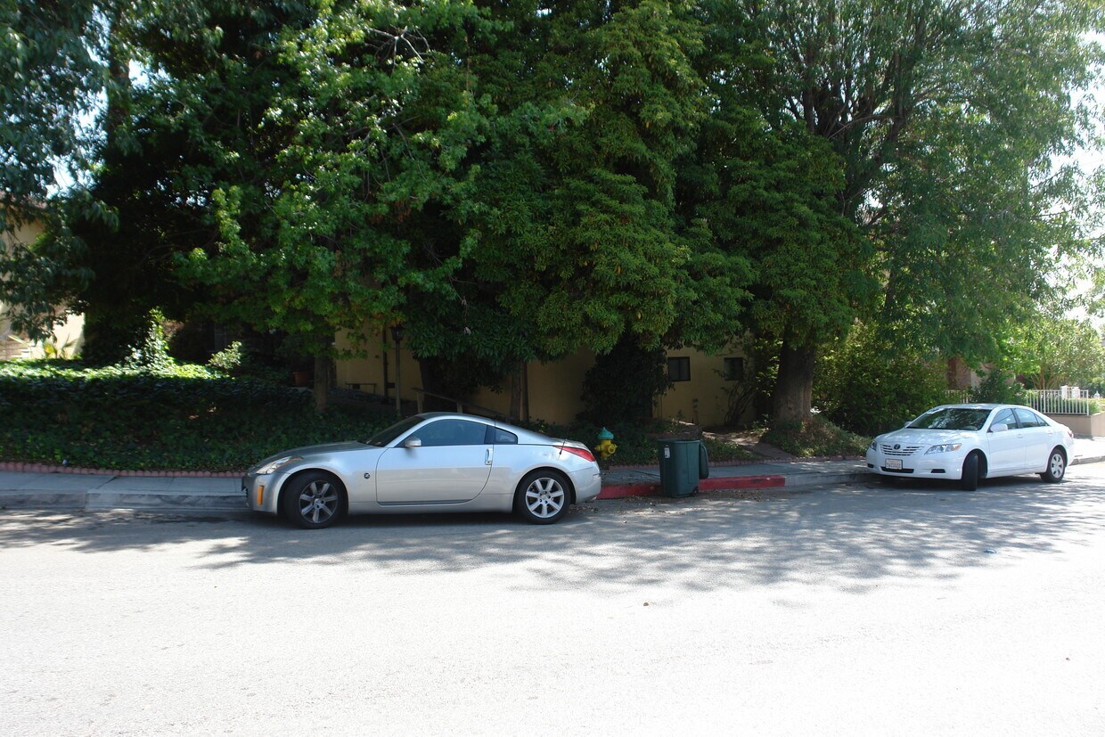 Building Photo - 1674 Amberwood Dr