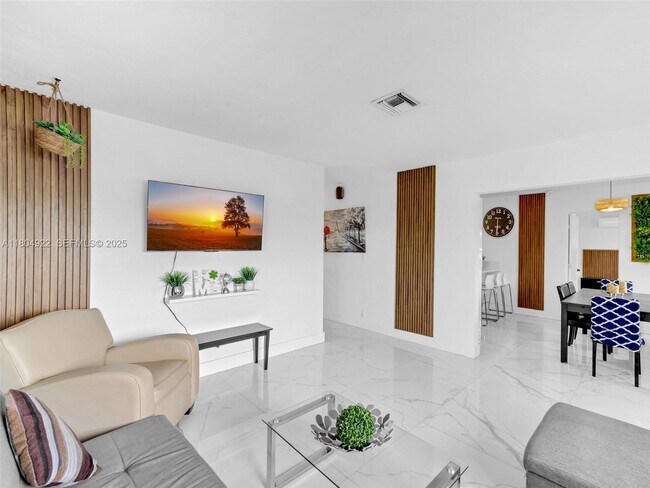 Foto del edificio - 421 W Pembroke Rd