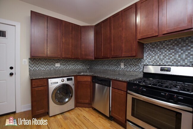 Foto del edificio - 3522 N Racine Ave