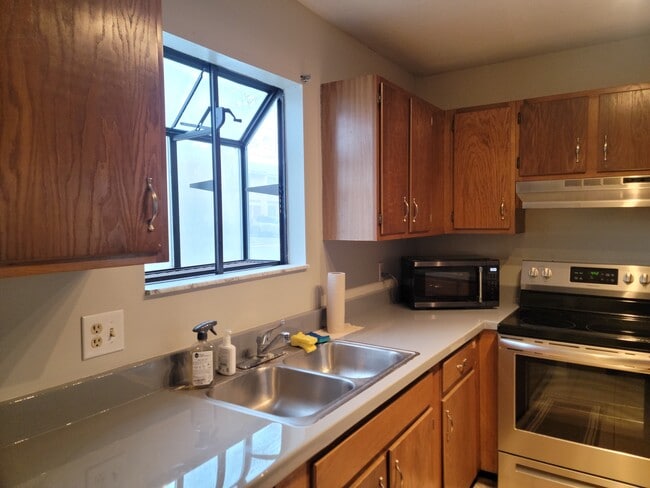 Building Photo - 2300 SW 43rd St