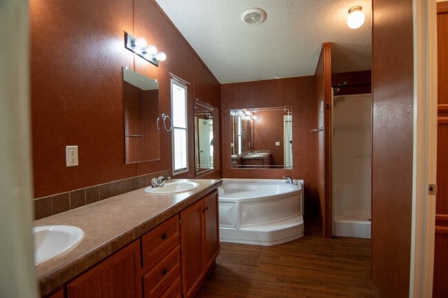 Building Photo - "Spacious 4-Bedroom Mobile Home in South C...