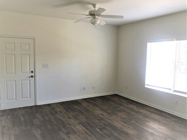 Building Photo - 2/2 Dolphin Villas Condo, Gulf Shores!