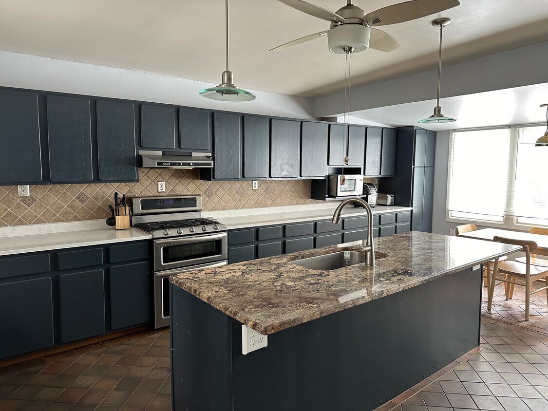 Foto principal - 544 Campbell Ave