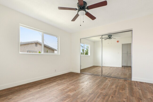 Foto del edificio - 1212 W 107th St