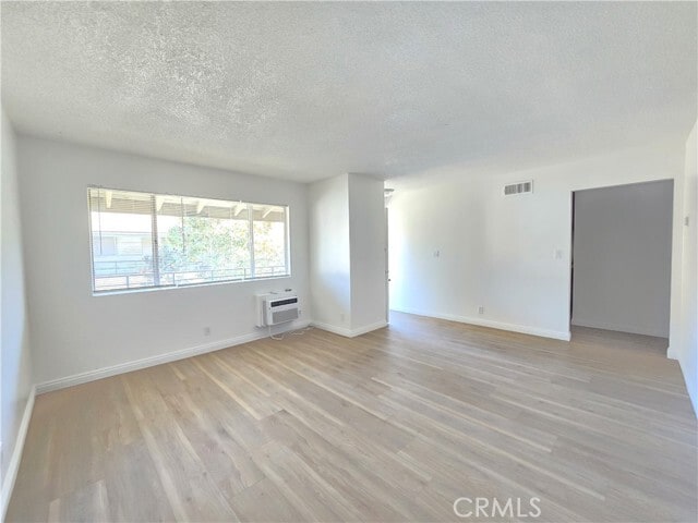 Building Photo - 540 E 7th St