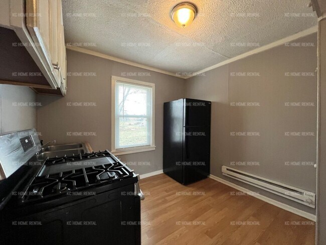 Building Photo - Decent priced 1 bed 1 bath condo unit in S...