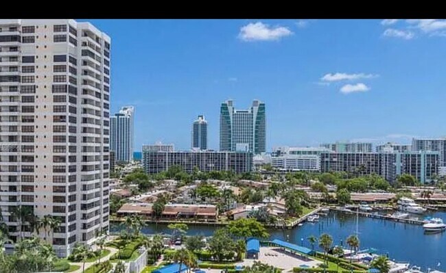 Foto del edificio - 500 Three Islands Blvd