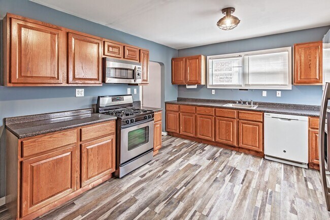 Foto del edificio - Renovated 2 bedroom, 1 bath townhouse in Claymont