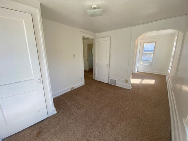 Foto del edificio - Welcoming 5BR/3BA with Dining Room & Laund...