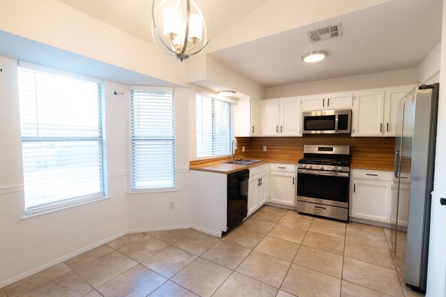 Building Photo - 1606 Gatlinburg Dr