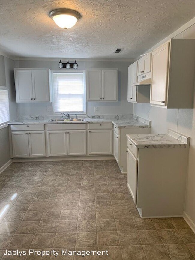Building Photo - 2 br, 1 bath House - 701 Black St