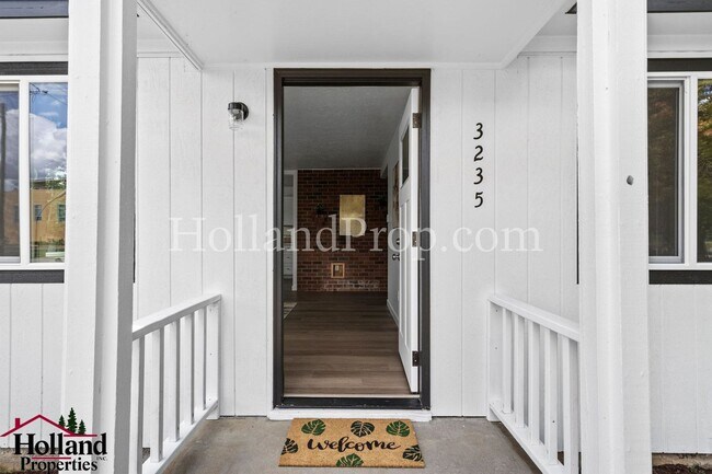 Foto del edificio - Charming Fully Renovated Bungalow with Mod...