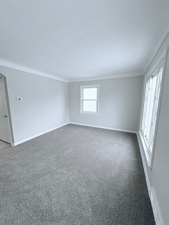 Foto del edificio - Newly Renovated 3BR 2BA Home w/ Garage + Washer/Dryer in the heart of Wickliffe, OH.