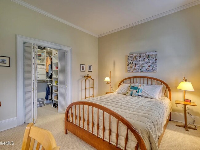 Building Photo - 33 Maplewood Ave