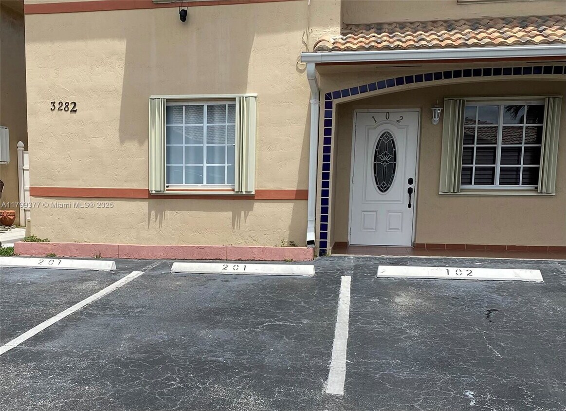 Foto principal - 3282 W 70th St