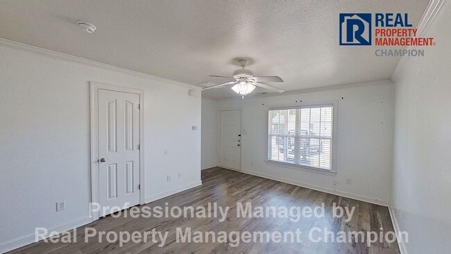 Building Photo - 2 BD/1.5 BA Townhome with Convenient Jacksonville Location
