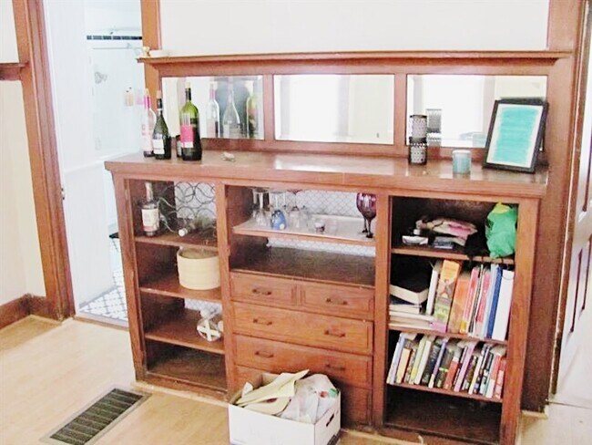 Foto del edificio - Newly remodeled 2BR Lower near Brewers Hill