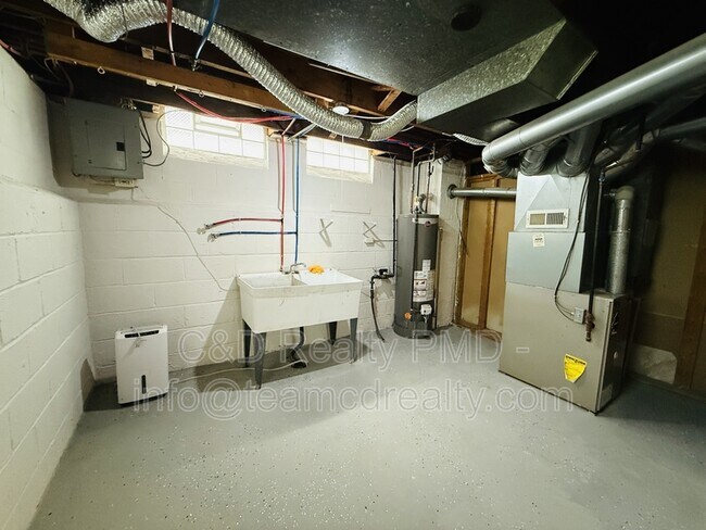 Foto del edificio - 14423 Tokay Ave