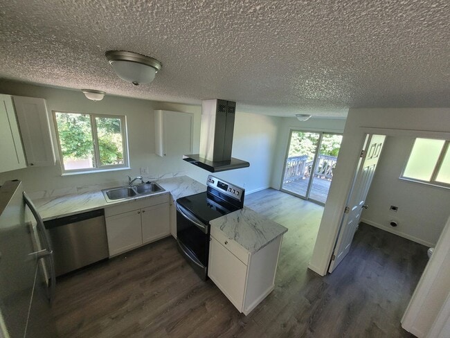 Building Photo - 748 N 12th Ave