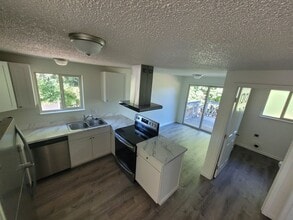 Building Photo - 748 N 12th Ave