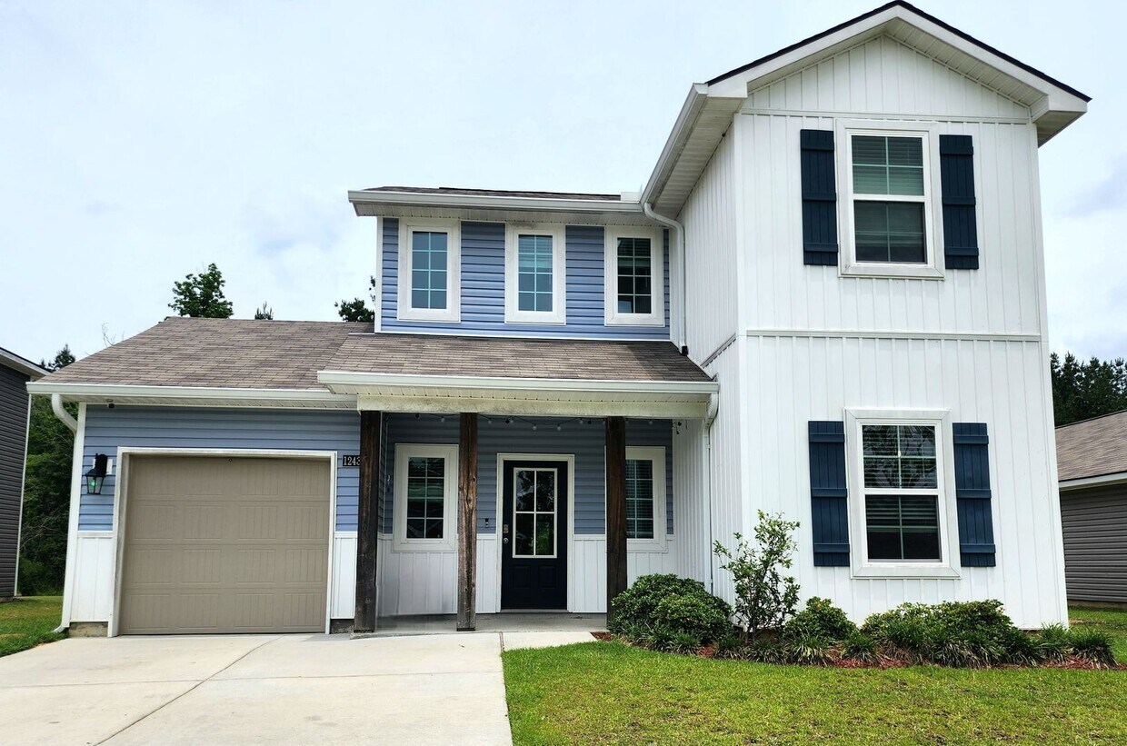 Primary Photo - 4 bed 3 bath home in Walker