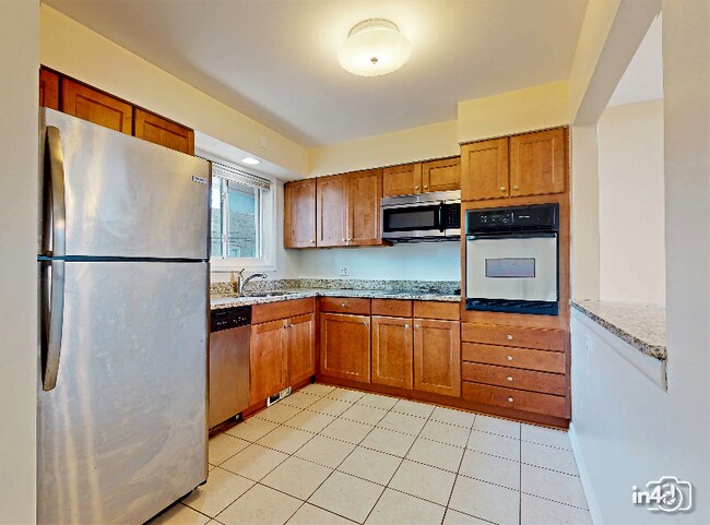 Building Photo - 6961 N Oakley Ave