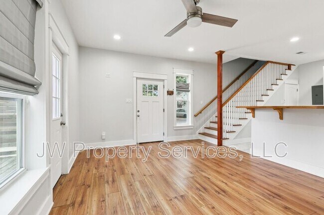 Building Photo - 3701-03 Derbigny St