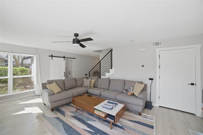 Building Photo - 1315 Quail Park Dr